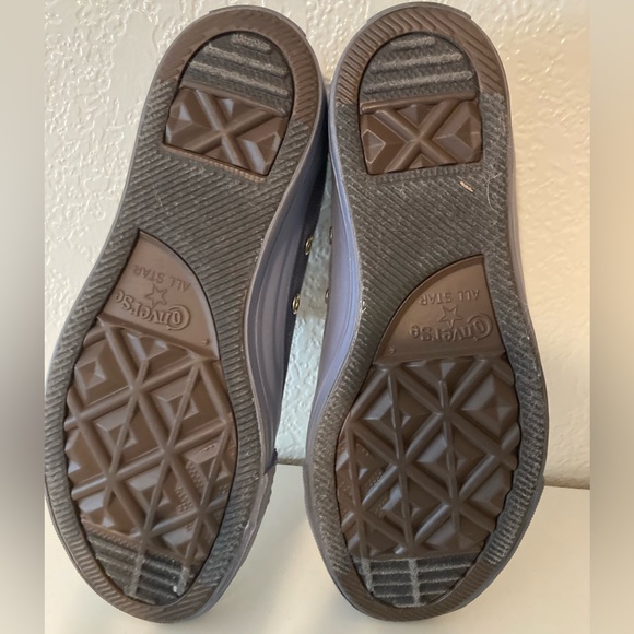 Women grey low top Converse size 6. - Picture 4 of 5